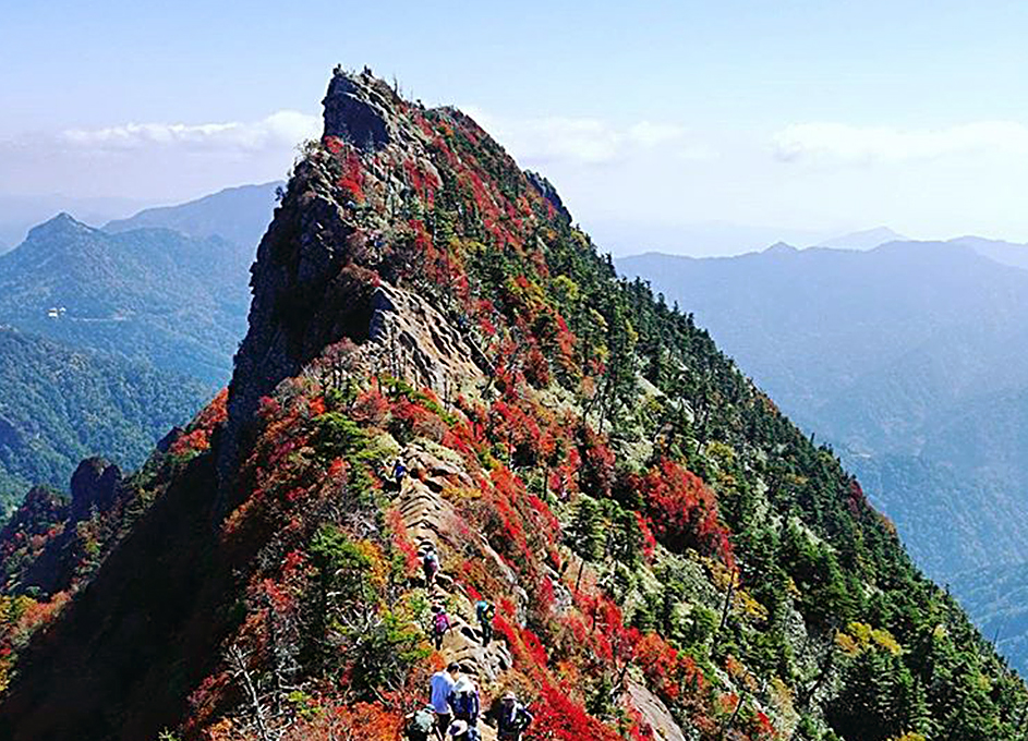 西日本最高峰 憧れの石鎚山登山コース おすすめプラン 久万高原町観光協会